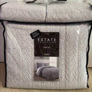 Gray full/queen quilt set
